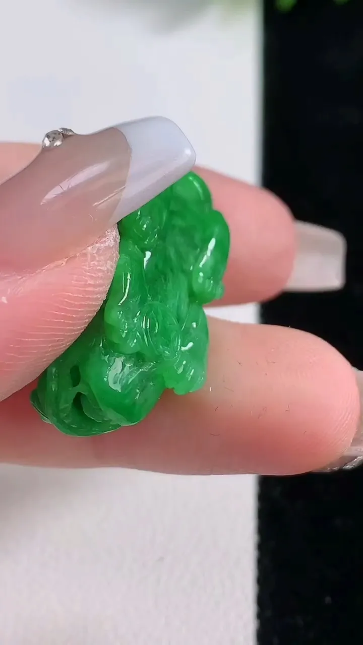 天然A货翡翠貔貅吊坠，尺寸29-12.5-10.7，重量:7.28g
12月18日