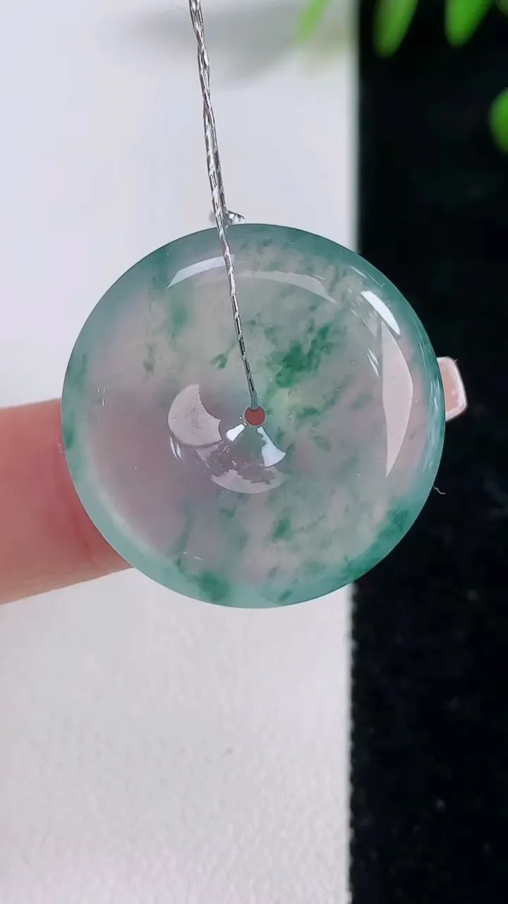 天然A货翡翠种飘花平安扣吊坠，尺寸25.2-6，重量:7.79g
12月18日