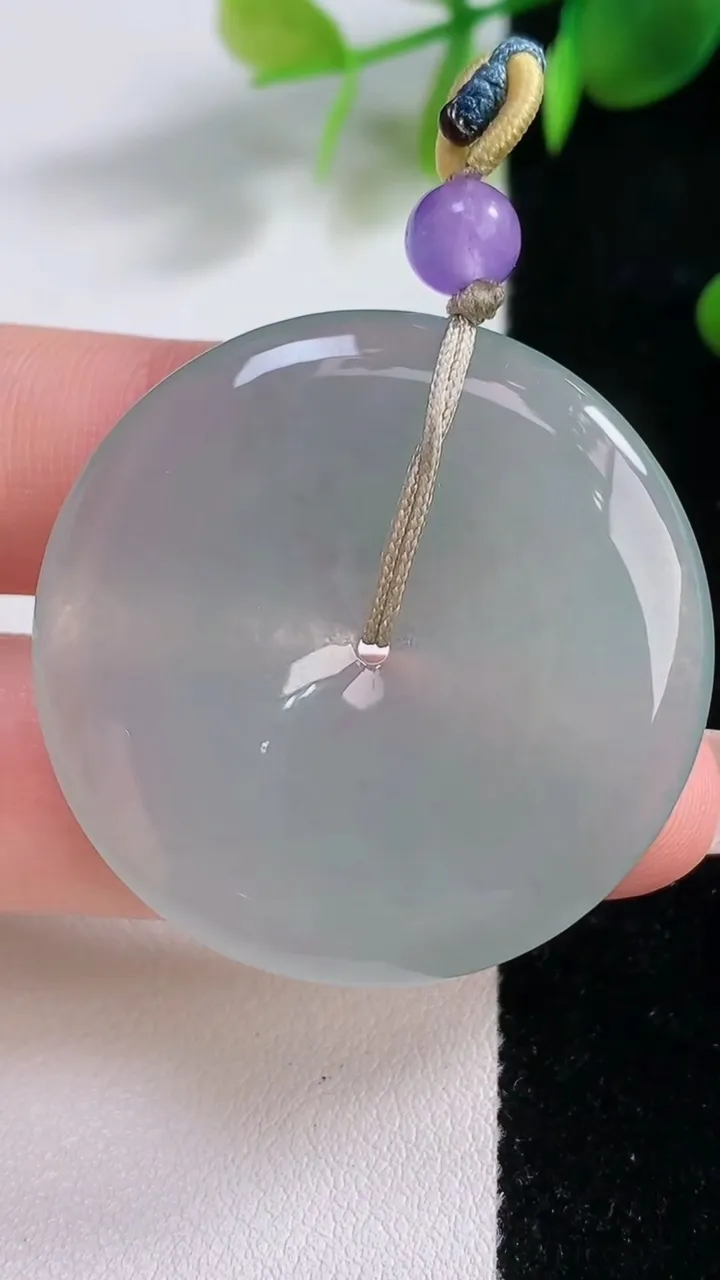 天然A货翡翠平安扣吊坠，尺寸37.5-5.3，重量:16.77g
12月18日