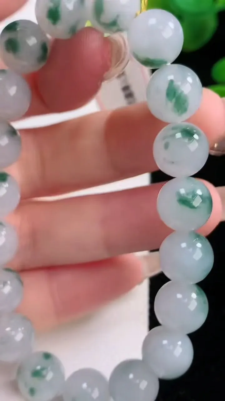 天然A货翡翠种飘花圆珠手串，尺寸9.8-19颗，重量:32.74g12月18日
工厂直销收藏佳品,种好水足，色泽均匀，有种有色，上手高大气！