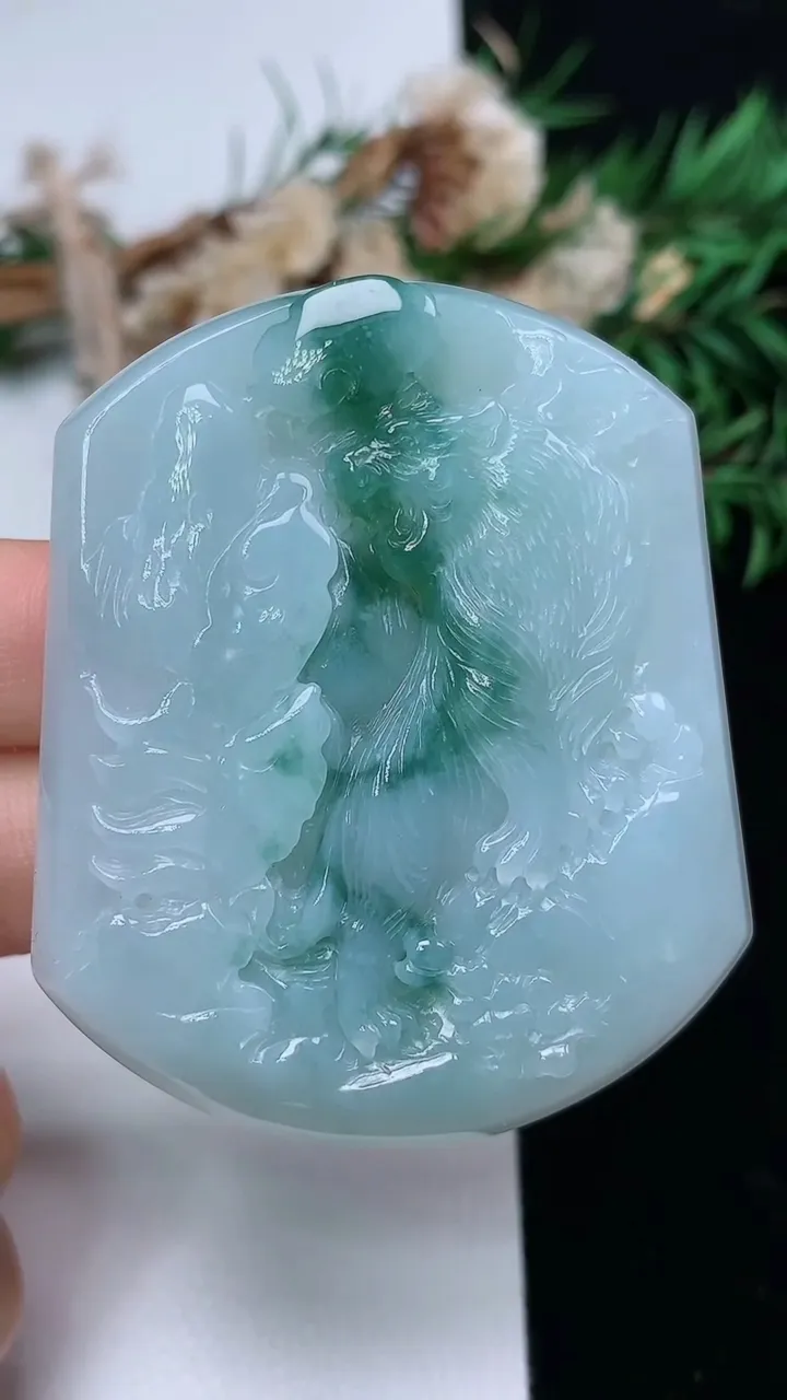 天然A货翡翠飘花生肖虎吊坠，尺寸53.9-44.9-6.3，重量:32.75g
12月18日