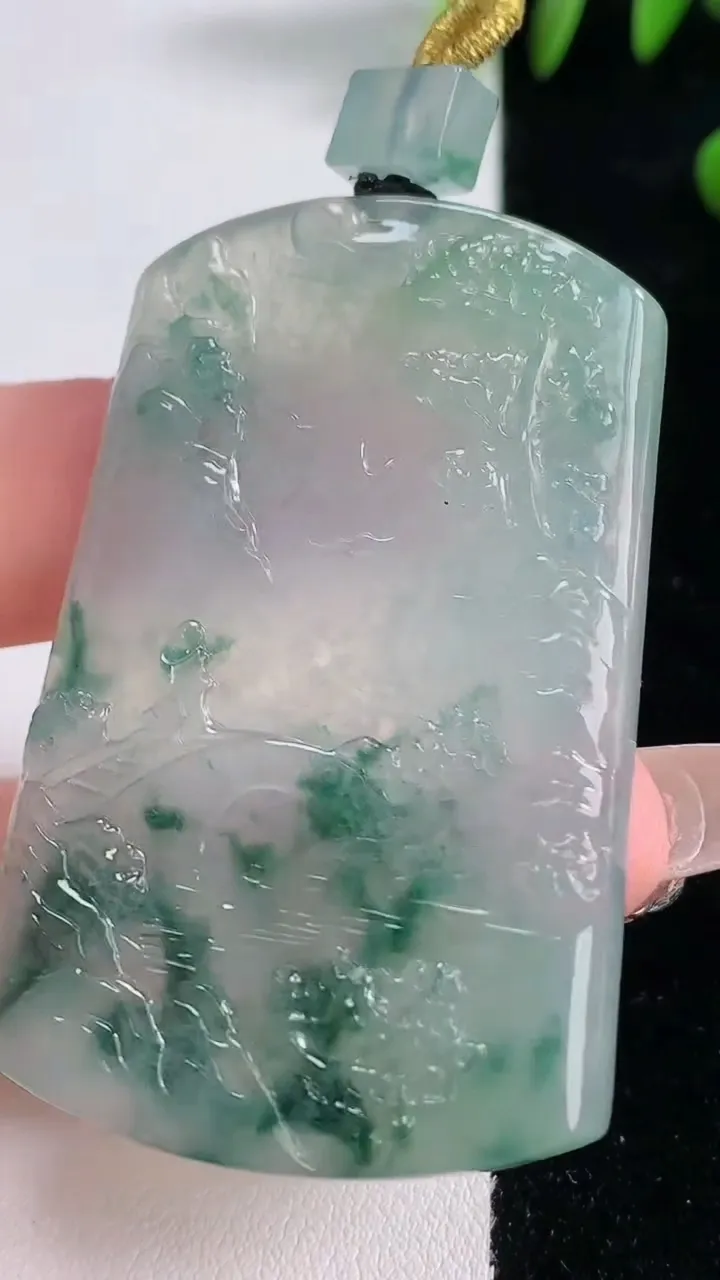 天然A货翡翠种飘花山水牌吊坠，尺寸54.2-35.3-5.4，重量:29.88g
12月18日