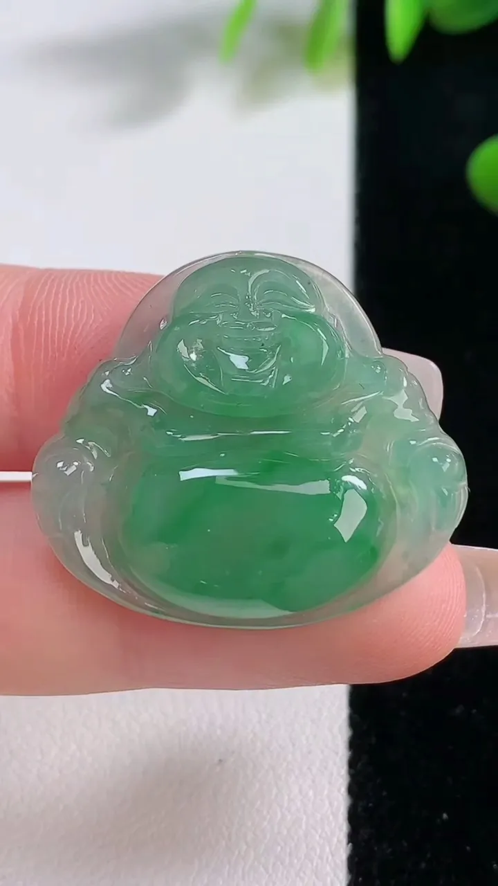 天然A货翡翠佛公吊坠，尺寸25-30-5，重量:6.54g
12月18日