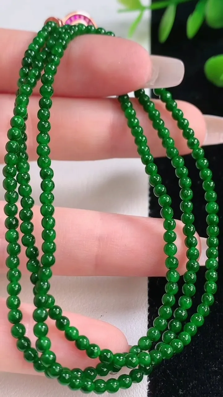 天然A货翡翠小米珠项链，尺寸2.6-218颗，重量:10.28g
12月18日