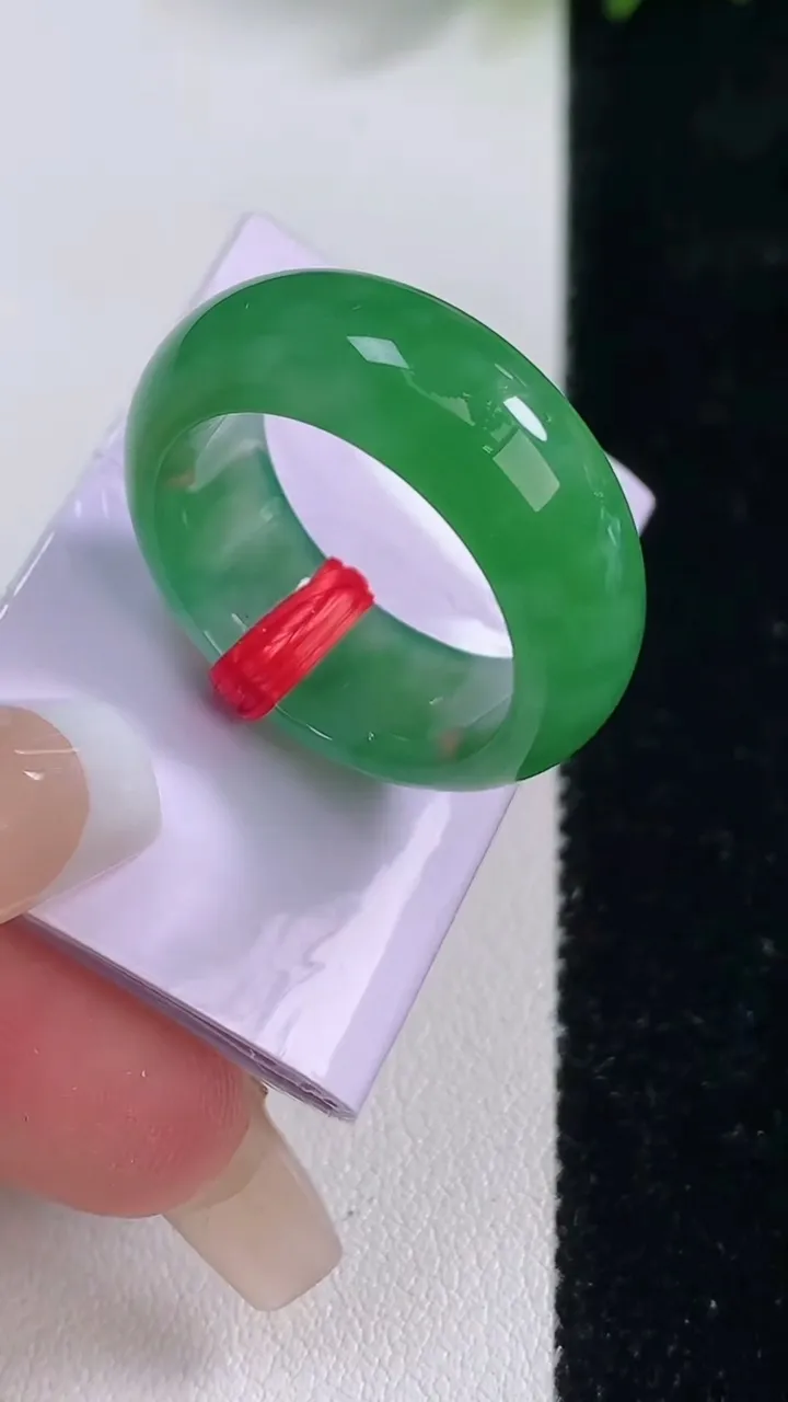 天然A货翡翠指环扳指，尺寸18.4-7.9-3.5，重量:7.74g2025年12月18日
工厂直销