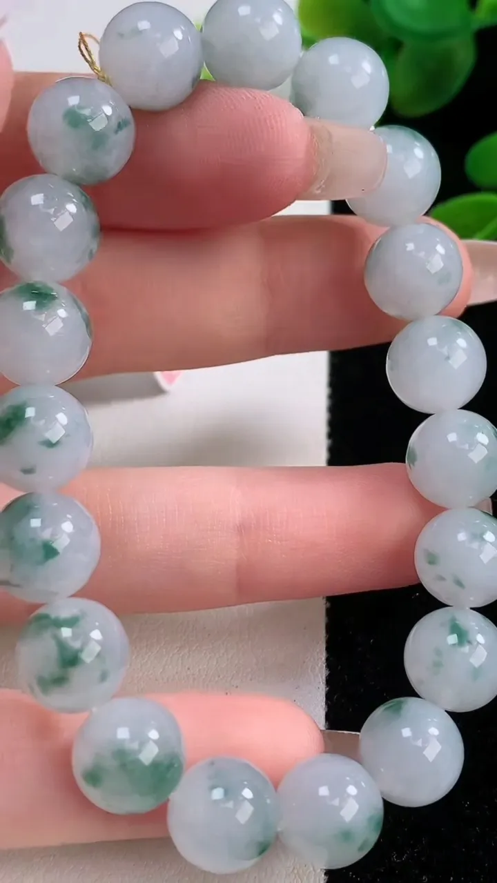天然A货翡翠种飘花圆珠手串，尺寸9.8-19颗，重量:32.74g12月18日
工厂直销收藏佳品,种