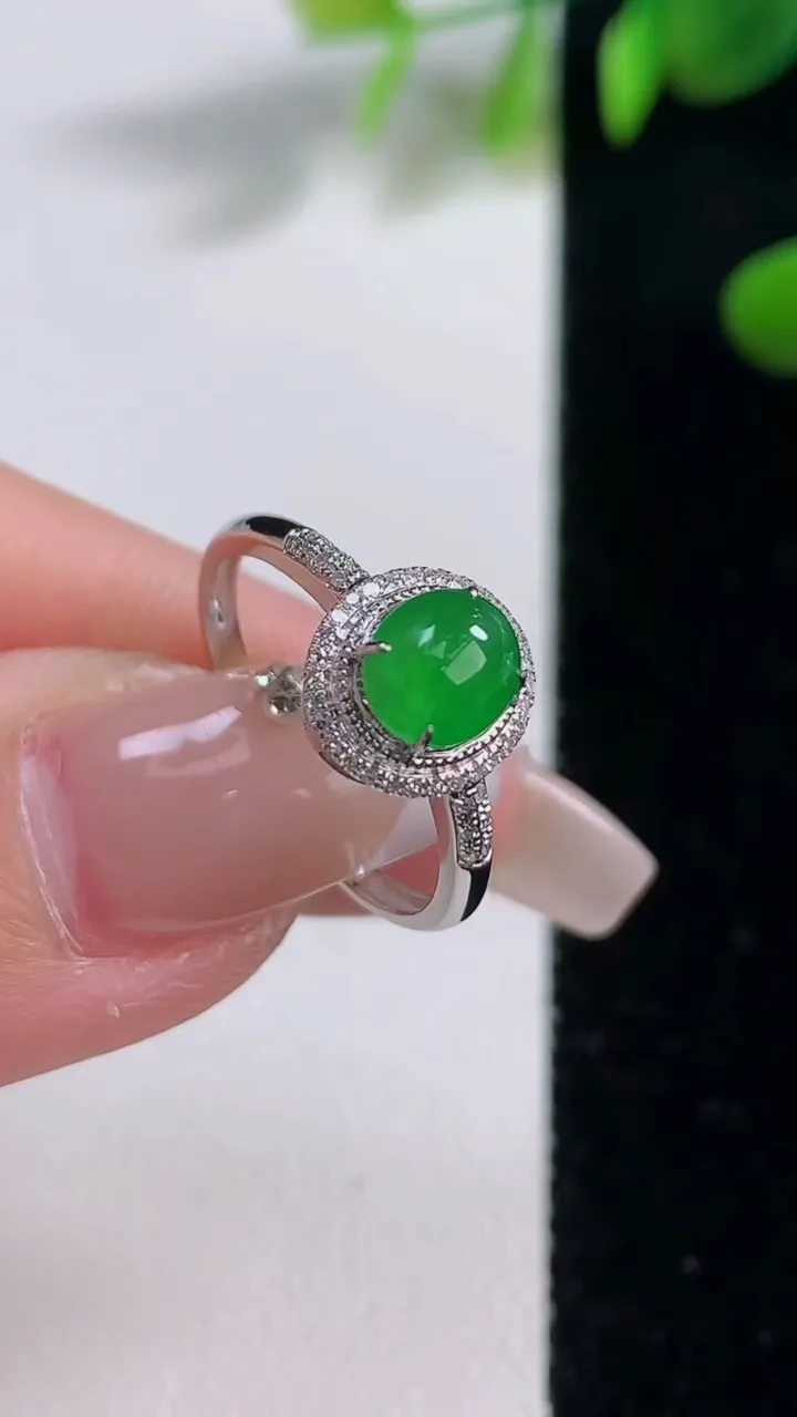 天然A货翡翠蛋面戒指，尺寸17-6.2-5-6.2，重量:1.53g2025年12月18日
工厂直销