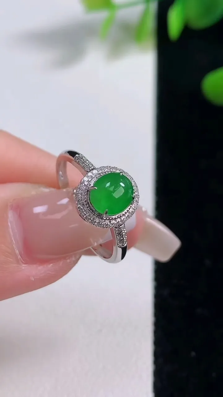 天然A货翡翠蛋面戒指，尺寸17-6.2-5-6.2，重量:1.53g2025年12月18日
工厂直销