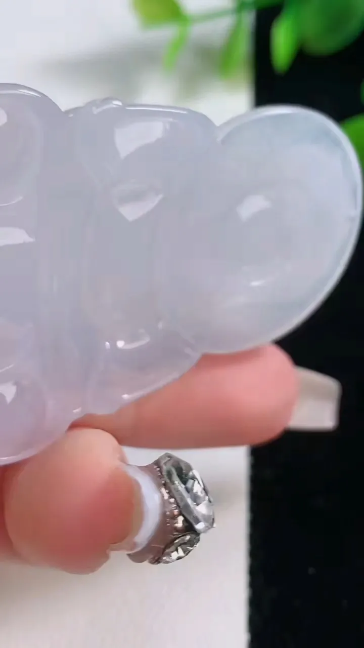 天然A货翡翠紫罗兰观音菩萨吊坠，尺寸55.7-37.2-5.8，重量:21.36g
12月18日