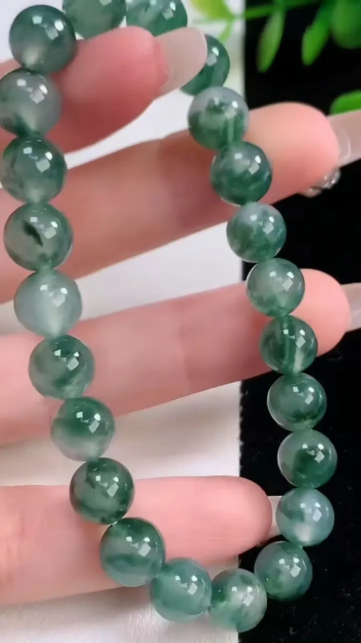 天然A货翡翠种飘花圆珠手串，尺寸9.3-23颗，重量:23.54g12月18日
工厂直销收藏佳品,种好水足，色泽均匀，有种有色，上手高大气！
