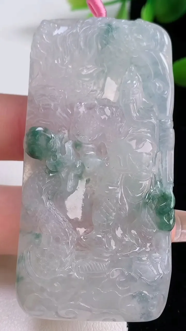 天然A货翡翠冰种飘花祥龙关公吊坠，尺寸65.8-32.5-5.8，重量:33.08g
12月18日