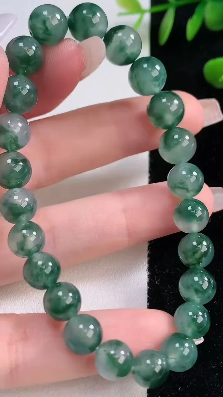 天然A货翡翠种飘花圆珠手串，尺寸9.3-23颗，重量:23.54g12月18日
工厂直销收藏佳品,种