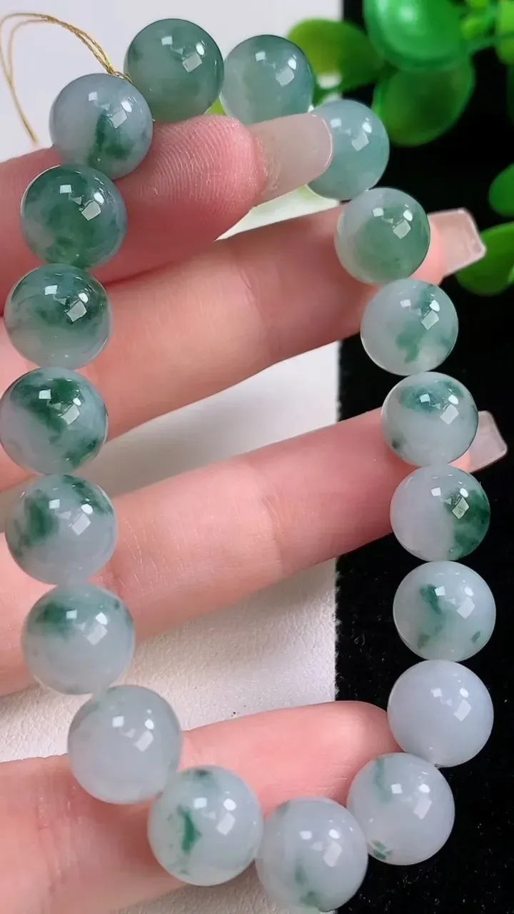 天然A货翡翠飘花圆珠手串，尺寸10-19颗，重量:32.58g12月18日
工厂直销收藏佳品,种好水