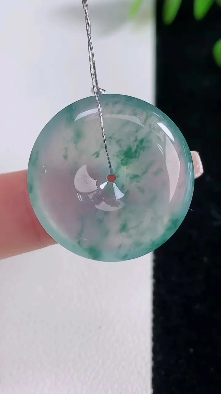 天然A货翡翠种飘花平安扣吊坠，尺寸25.2-6，重量:7.79g
12月18日