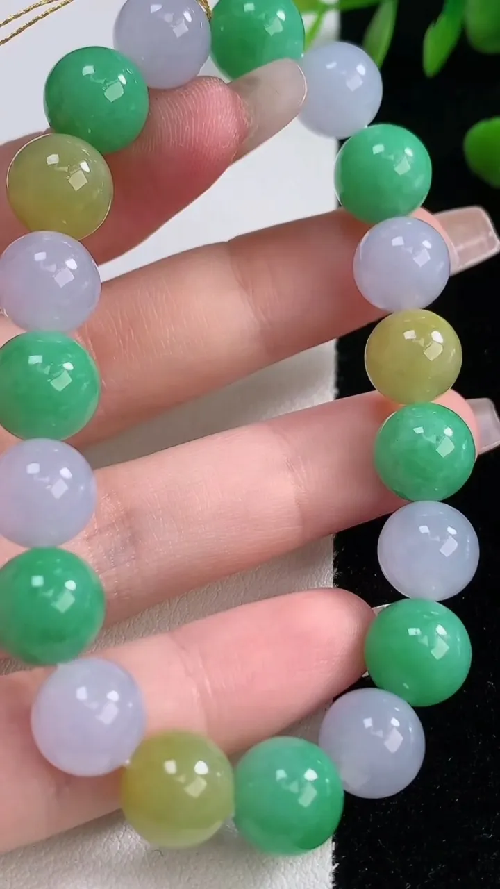 天然A货翡翠三彩圆珠手串，尺寸10-19颗，重量:34.02g12月18日
工厂直销收藏佳品,种好水足，色泽均匀，有种有色，上手高大气！