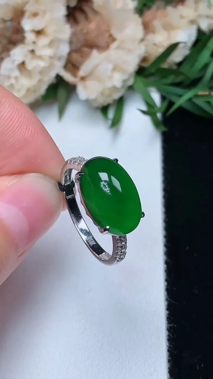 天然A货翡翠蛋面戒指，尺寸17-13.4-8.9，重量:2.80g2025年12月18日
工厂直销收