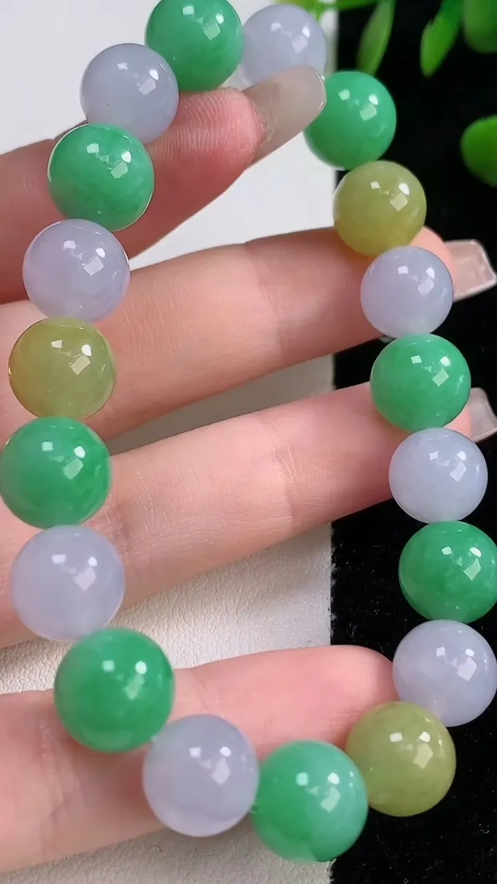 天然A货翡翠三彩圆珠手串，尺寸10-19颗，重量:34.02g12月18日
工厂直销收藏佳品,种好水