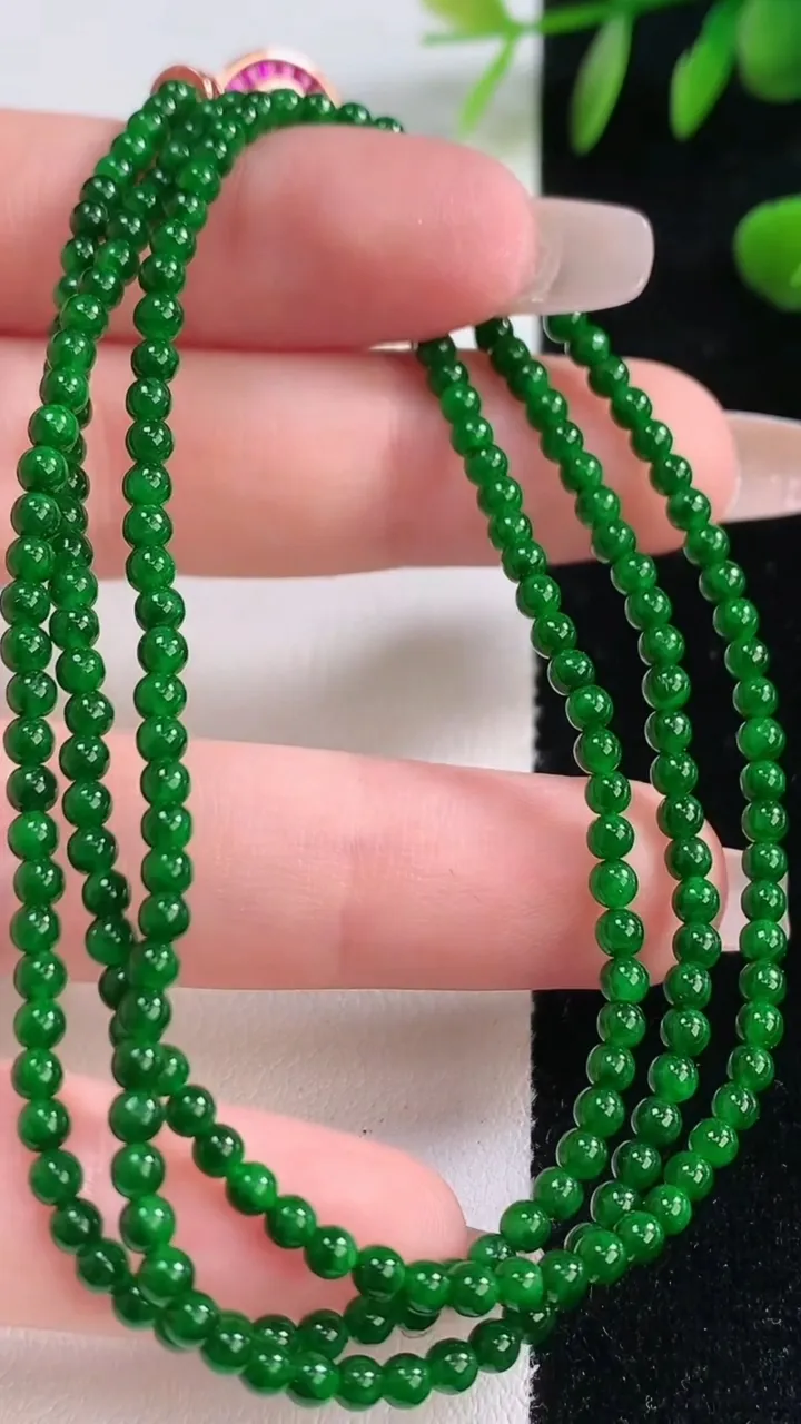 天然A货翡翠小米珠项链，尺寸2.6-218颗，重量:10.28g
12月18日