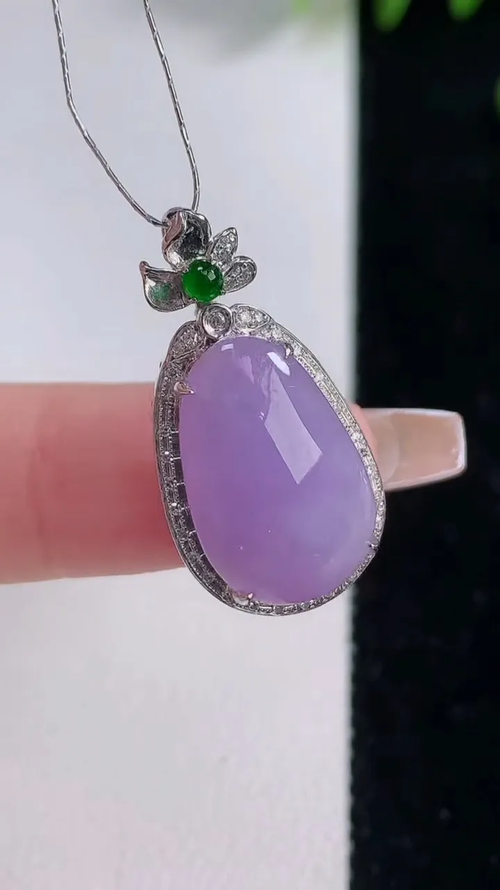 天然A货翡翠18K金紫罗兰福瓜吊坠，尺寸26-13.4-8.6，裸石17-10.8重量:3.10g
