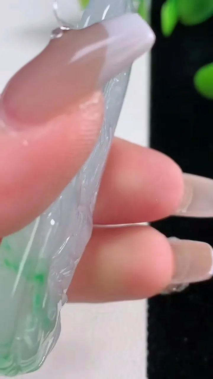 天然A货翡翠普贤菩萨吊坠，尺寸60-26.6-5.9，重量:22.90g
12月18日