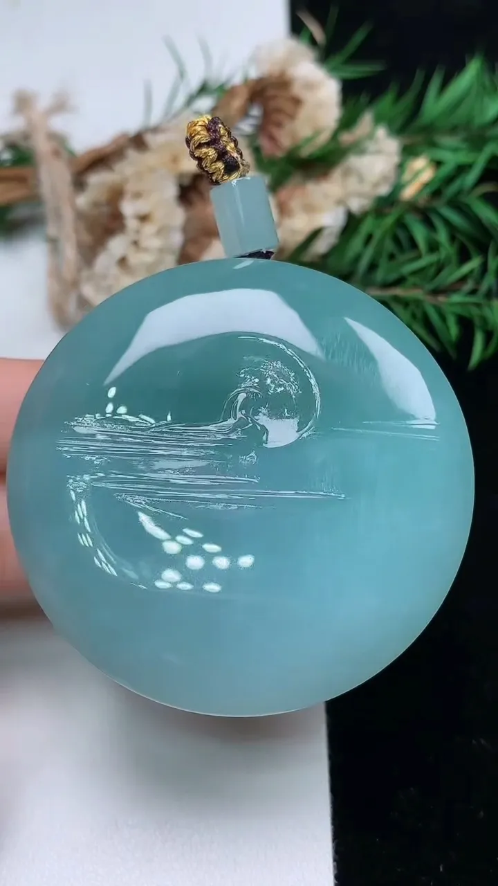 天然A货翡翠悟道吊坠，尺寸51.9-12.4，重量:82.31g
12月18日