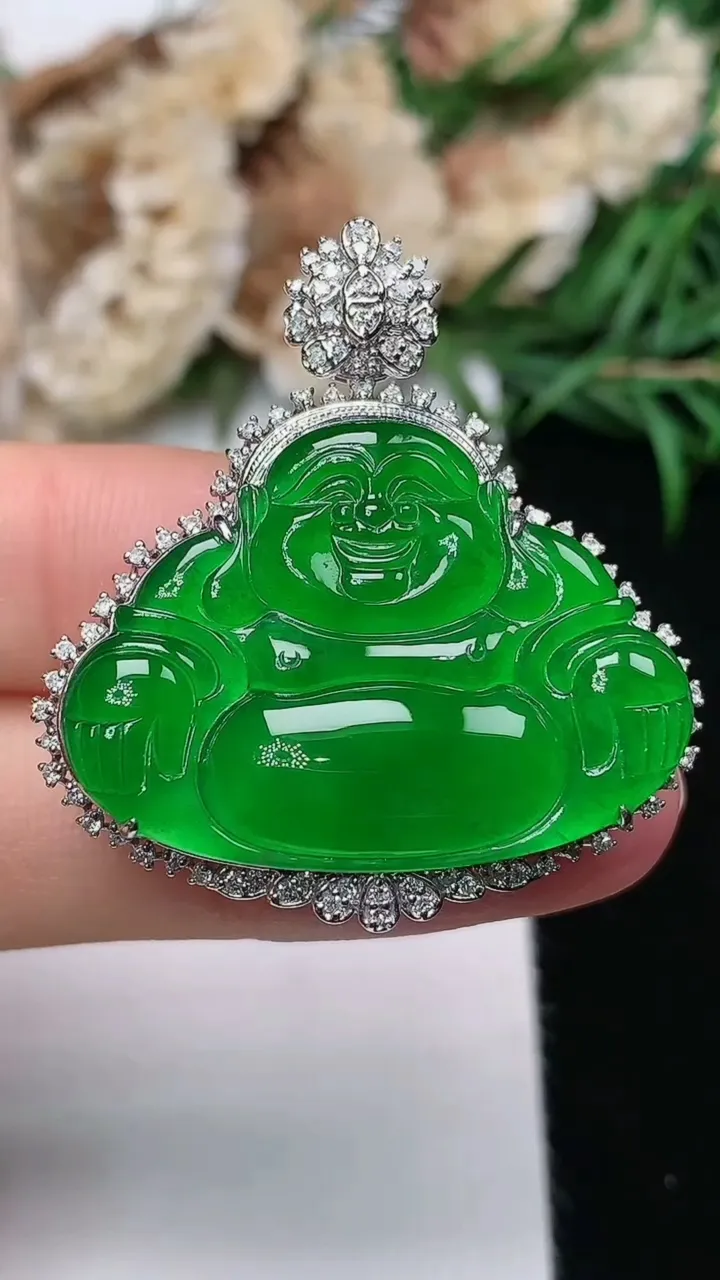 天然A货翡翠佛公吊坠，尺寸35-32.4-10.9
12月18日