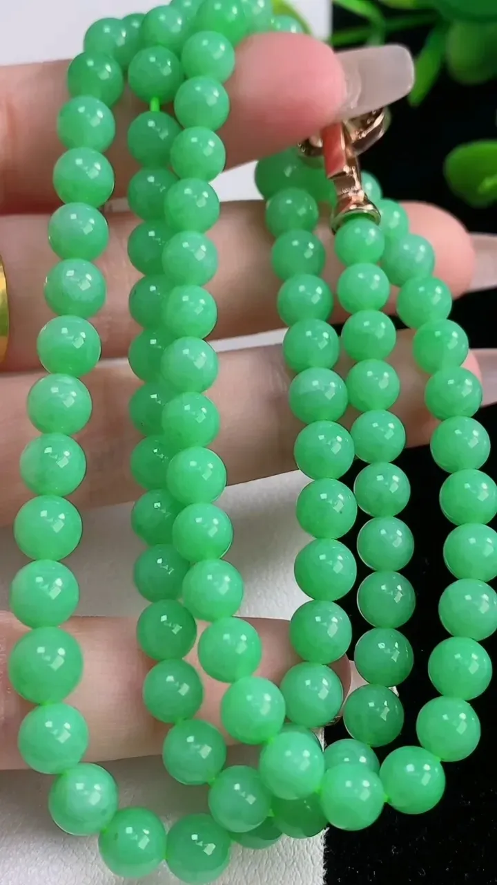 天然A货翡翠圆珠项链，尺寸6-97颗，重量:38.36g12月18日
工厂直销收藏佳品,种好水足，色