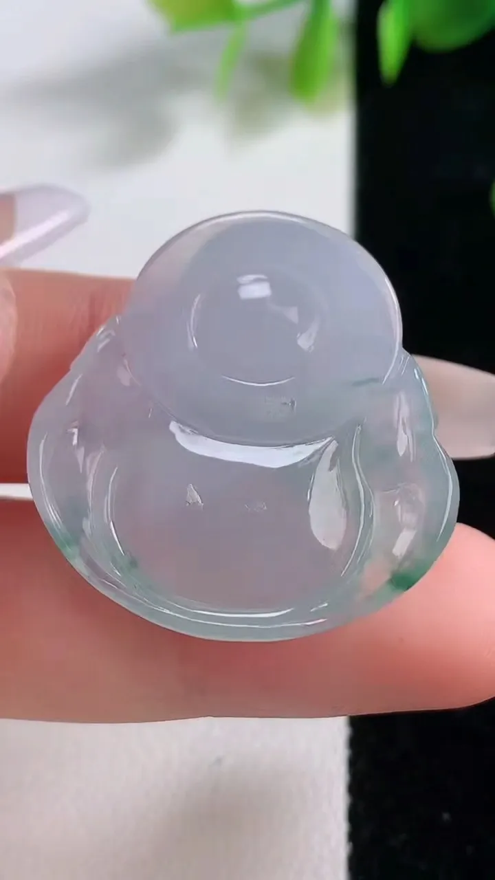 天然A货翡翠冰种飘花佛公吊坠，尺寸28.8-29-6，重量:8.00g
12月18日