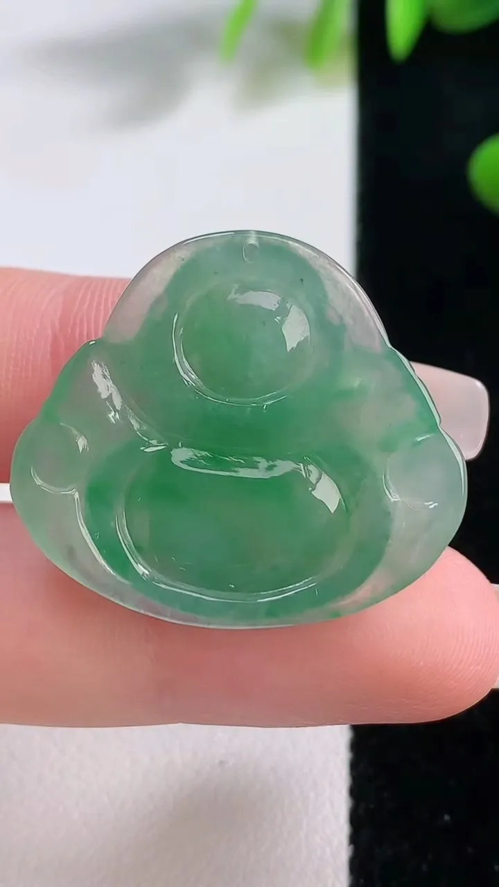 天然A货翡翠佛公吊坠，尺寸25-30-5，重量:6.54g
12月18日