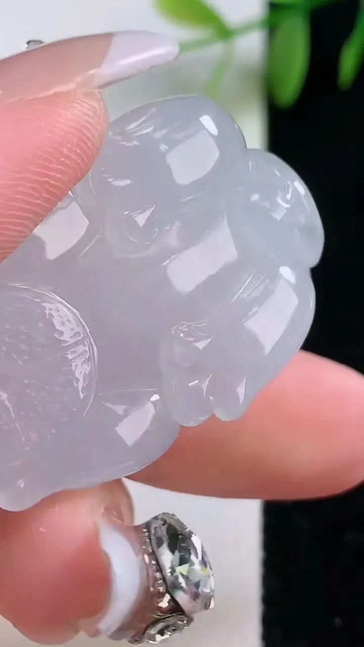 天然A货翡翠貔貅吊坠，尺寸38-23.6-11.4，重量:24.68g
12月18日