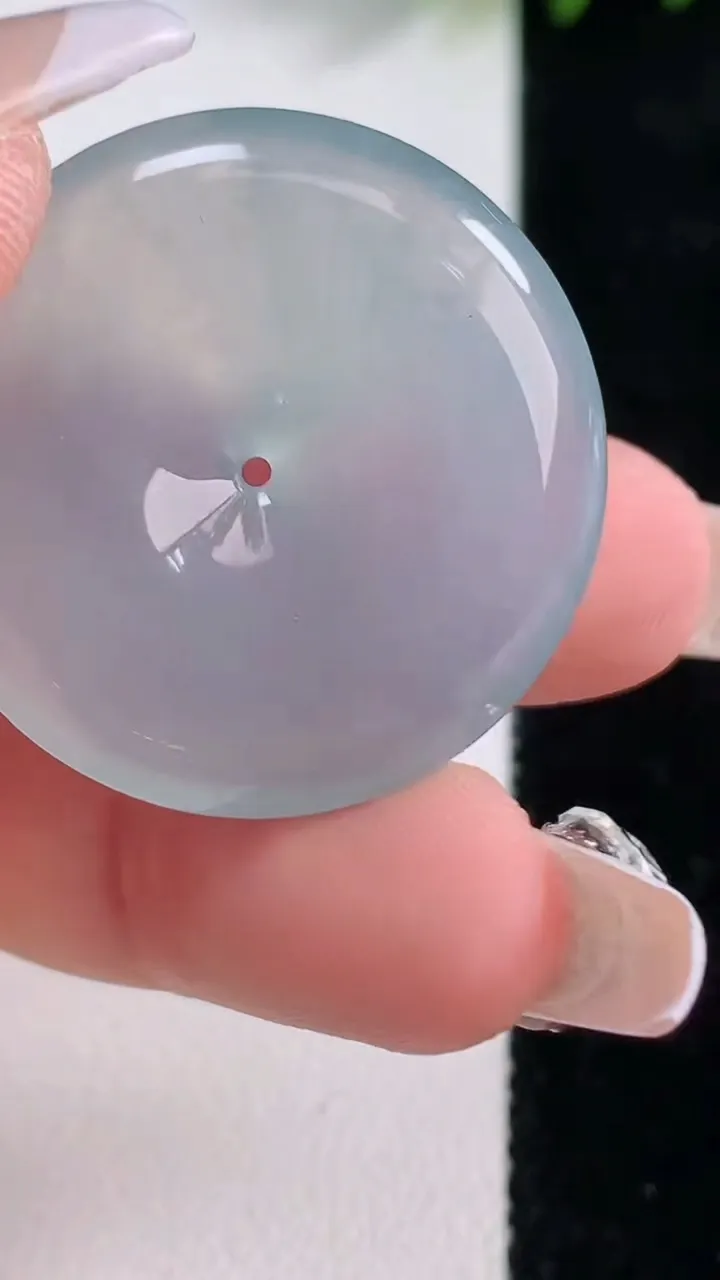 天然A货翡翠种飘花平安扣吊坠，尺寸30.7-5.7，重量:11.80g
12月18日