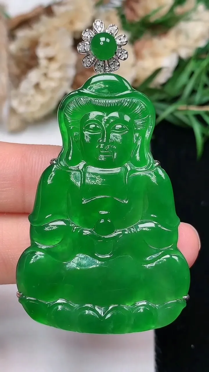 天然A货翡翠观音菩萨吊坠，尺寸45.3-30.5-6.6，重量:9.80g
12月18日