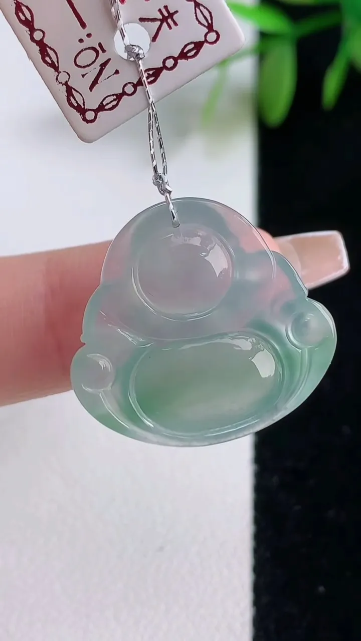 天然A货翡翠佛公吊坠，尺寸21-22.7-5.9，重量:4.44g
12月18日