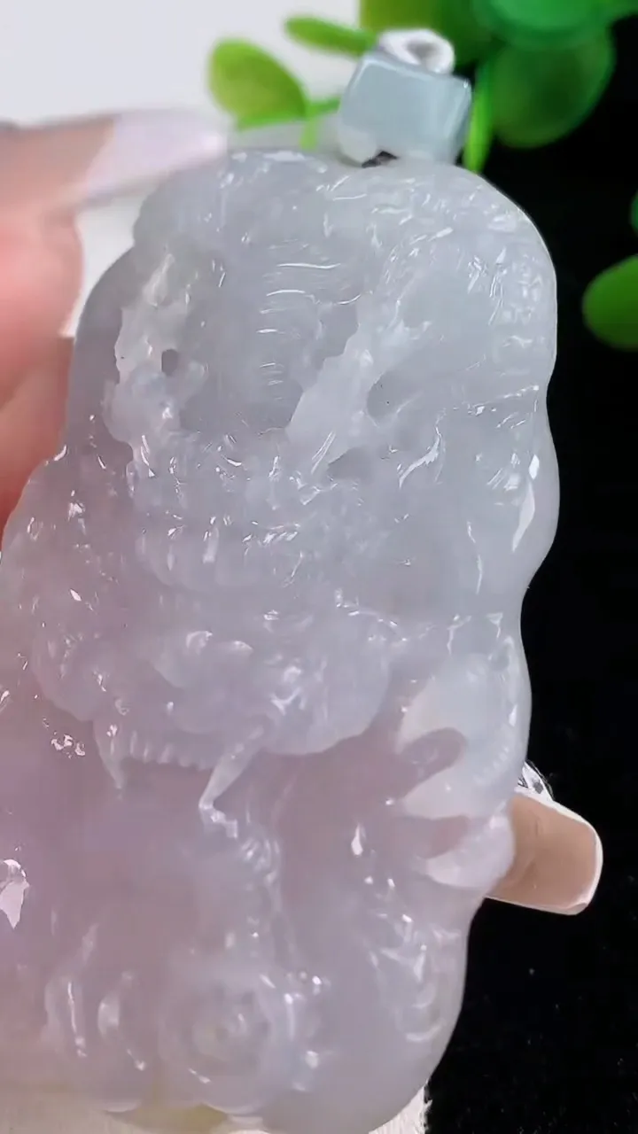 天然A货翡翠冰种紫罗兰龙牌吊坠，尺寸66.3-41-10.4，重量:54.61g
12月18日