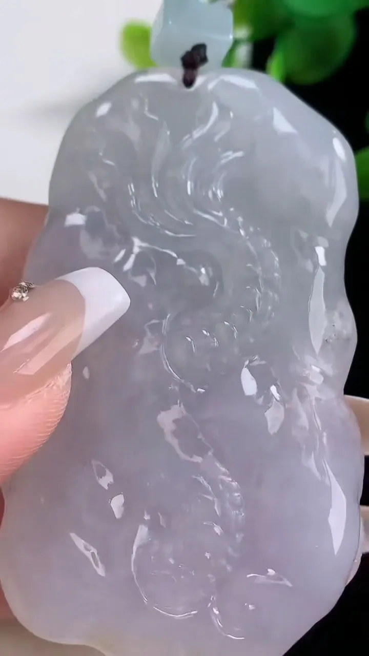 天然A货翡翠冰种紫罗兰龙牌吊坠，尺寸66.3-41-10.4，重量:54.61g
12月18日