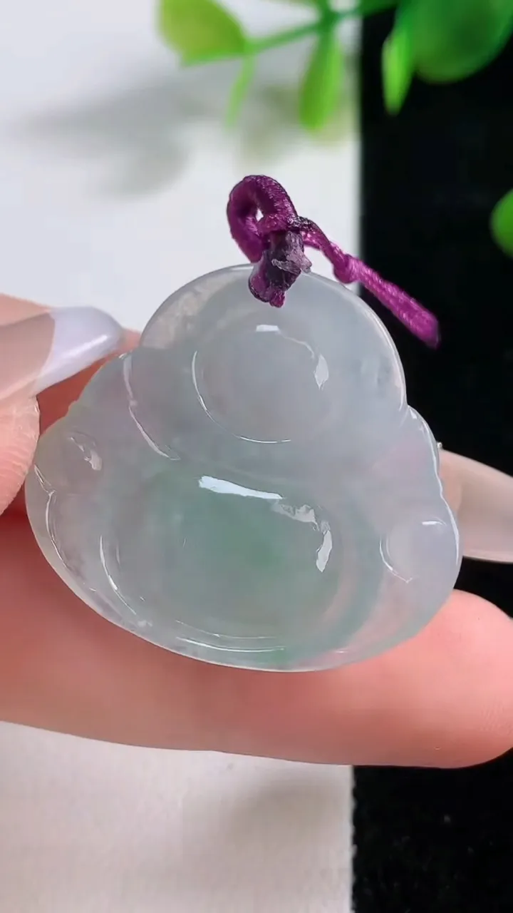 天然A货翡翠佛公吊坠，尺寸28.4-31.3-5.6，重量:7.86g
12月18日