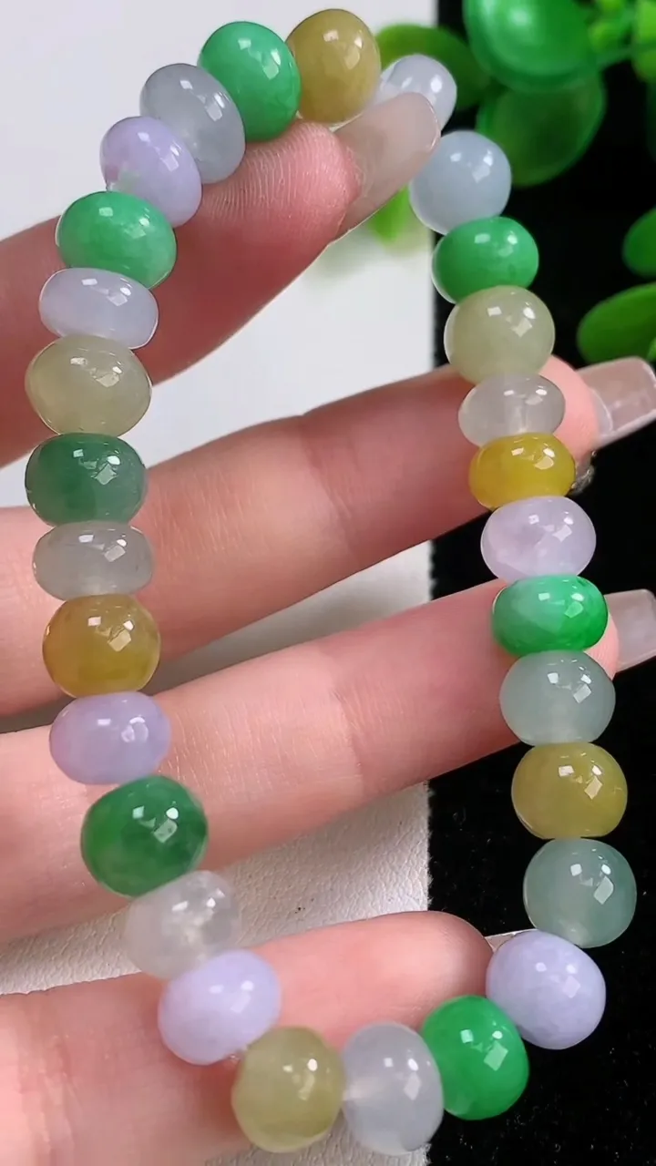 天然A货翡翠三彩算盘珠手串，尺寸9-4.8-29颗，重量:26.18g12月18日
工厂直销收藏佳品,种好水足，色泽均匀，有种有色，上手高大气！