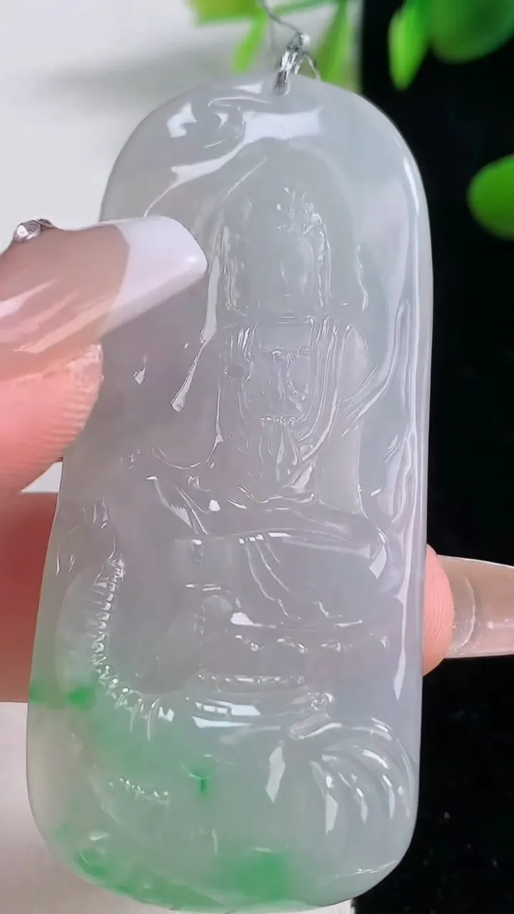 天然A货翡翠普贤菩萨吊坠，尺寸60-26.6-5.9，重量:22.90g
12月18日