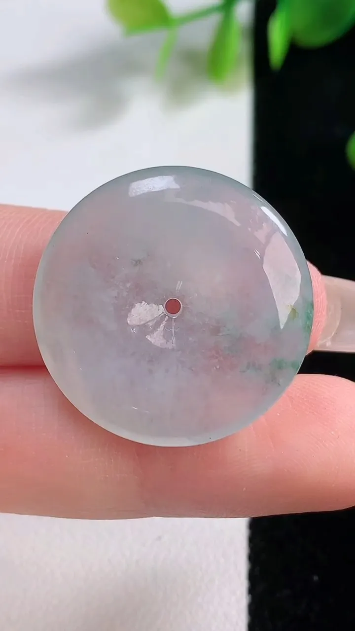 天然A货翡翠冰种飘花平安扣吊坠，尺寸26-4.7，重量:6.75g
12月18日