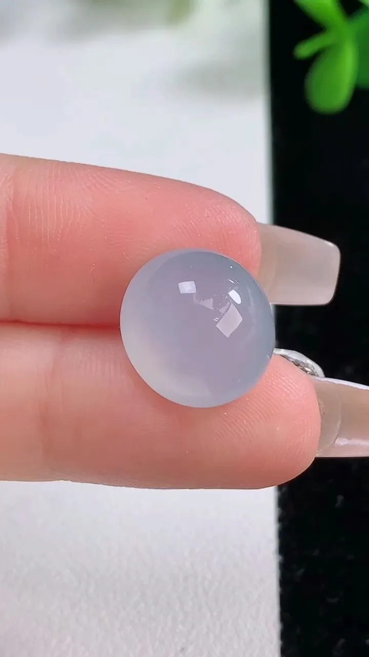 天然A货翡翠冰种紫罗兰蛋面镶嵌件，尺寸14-13.2-8.8，重量:2.52g
12月19日