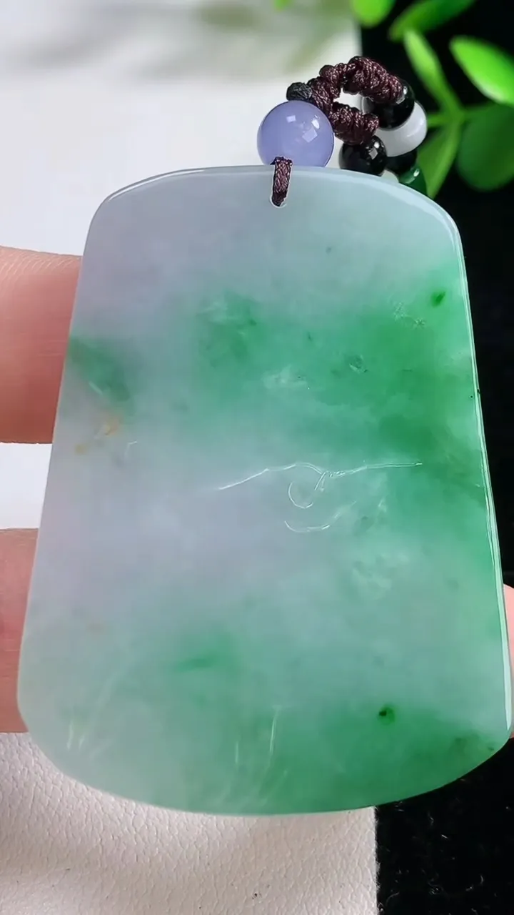 天然A货翡翠山水牌吊坠，尺寸50.6-37.8-7，重:30.56g
12月19日