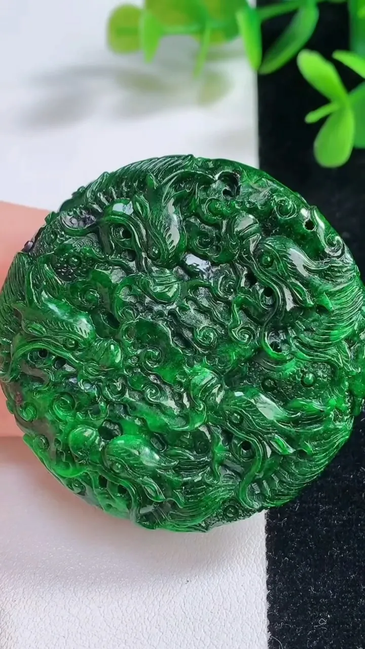 天然A货翡翠九龙至尊 龙牌吊坠，尺寸51-11.5，重:55.43g
12月19日