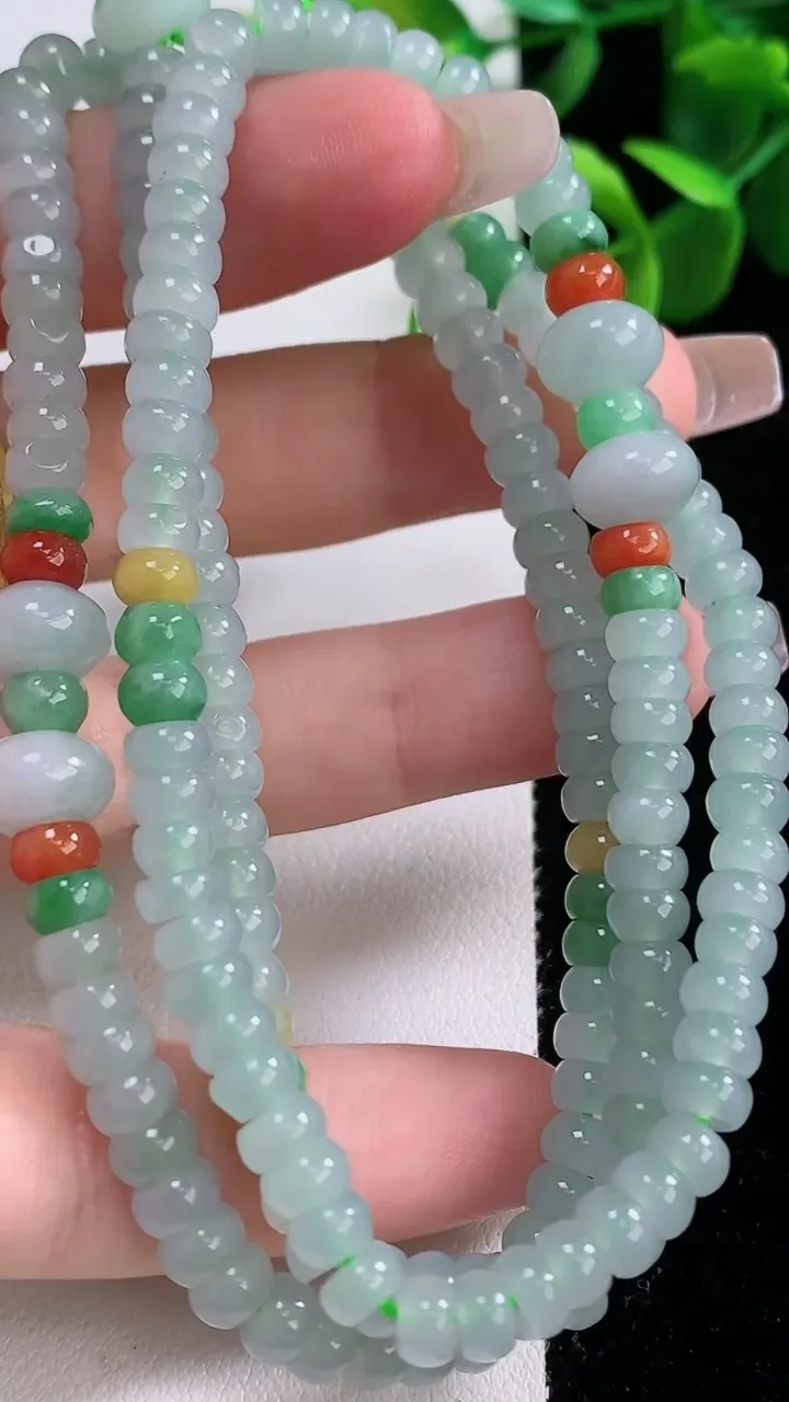 天然A货翡翠三彩算盘珠项链，尺寸5.4-2.8-194颗，重量:41.37g12月19日
工厂直销收