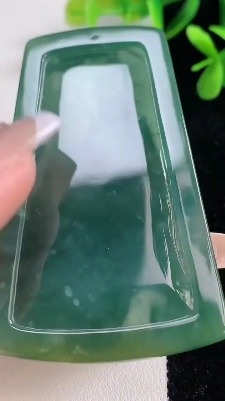 天然A货翡翠蓝水文殊菩萨吊坠，尺寸72-45-8，重:40.24g
12月19日