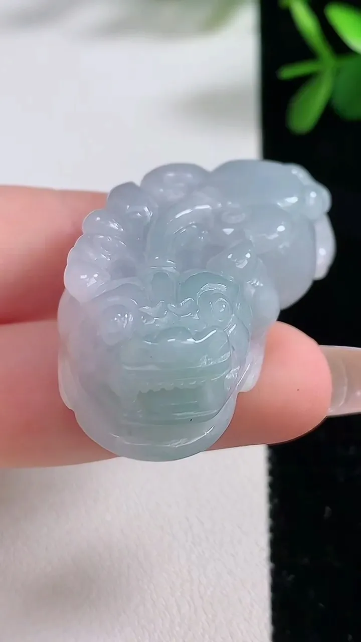 天然A货翡翠貔貅吊坠，尺寸48.3-22.8-12.7，重:28.92g
12月19日