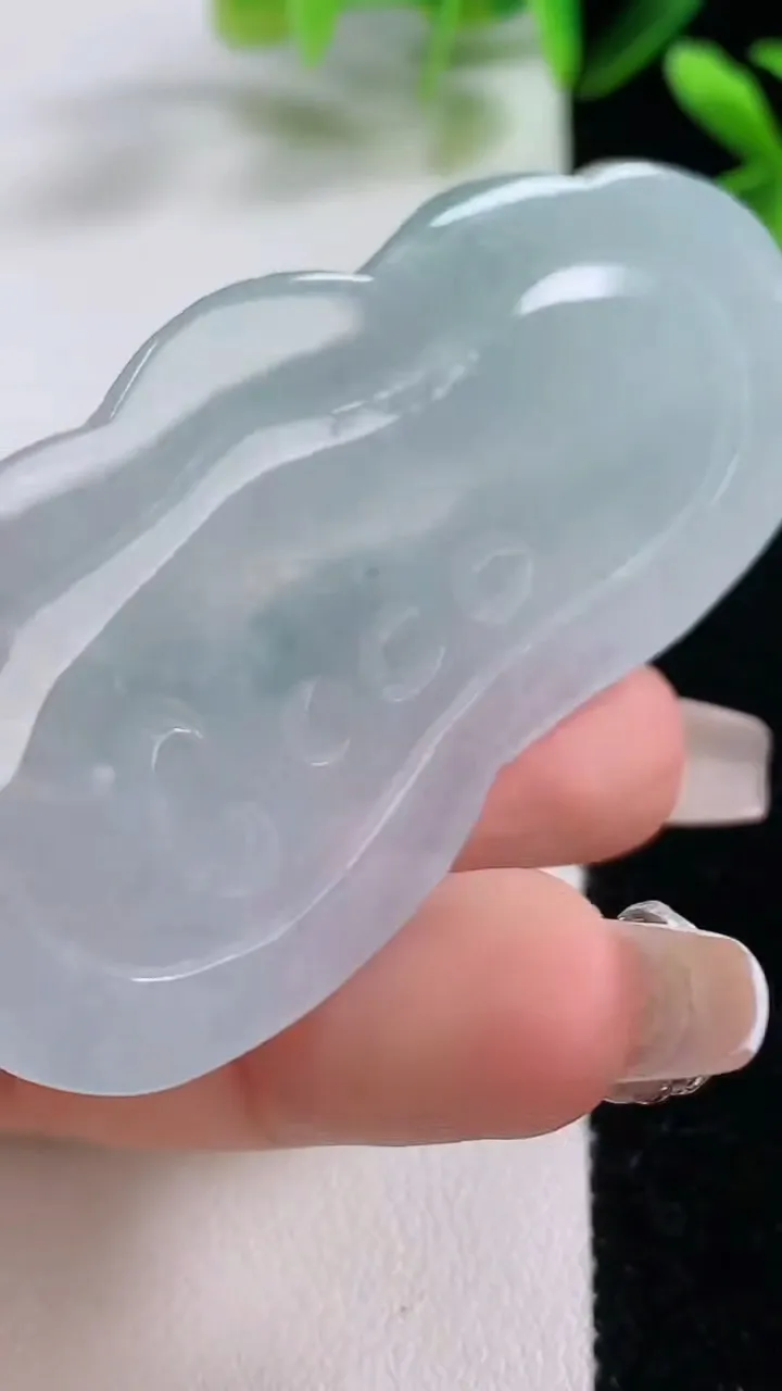 天然A货翡翠飘花普贤菩萨吊坠，尺寸64.5-31.8-6，重:23.23g
12月19日