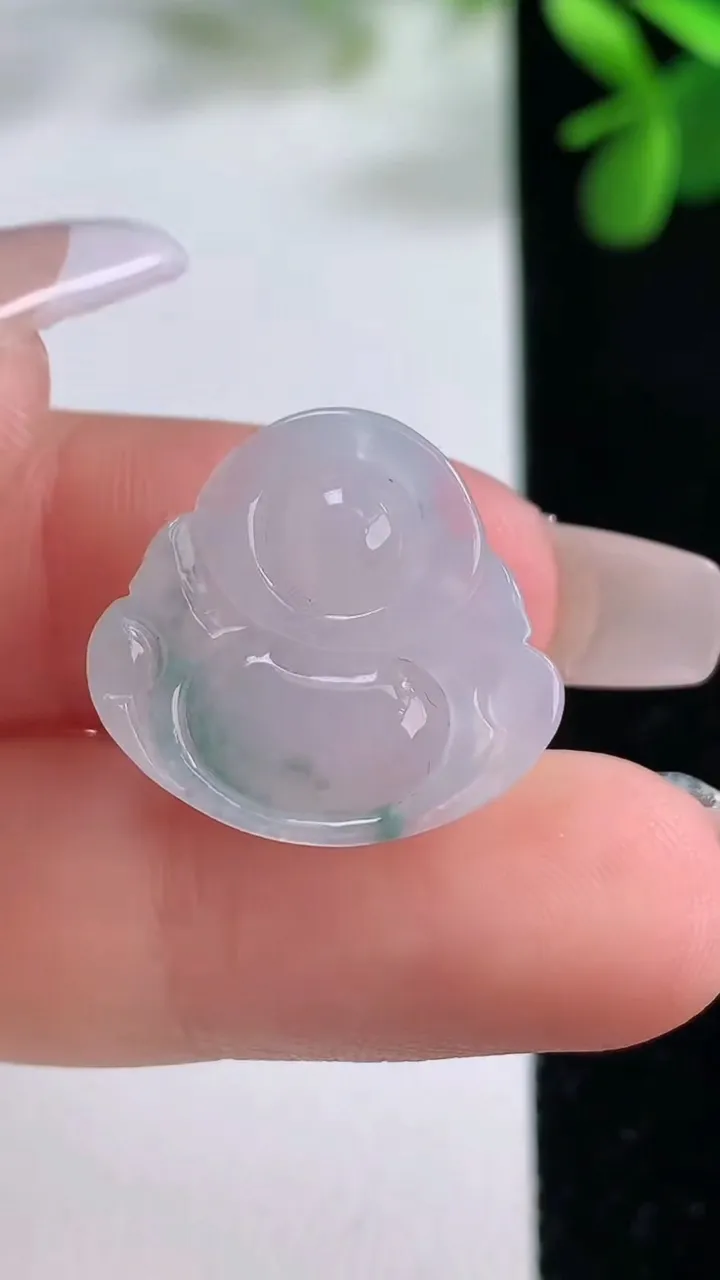 天然A货翡翠冰种飘花佛公吊坠，尺寸18.5-20-5.8，重量:3.04g
12月19日