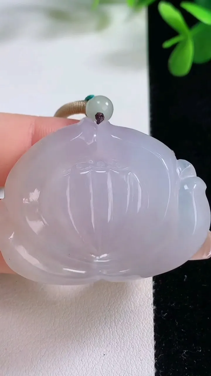 天然A货翡翠和和美美 荷花吊坠，尺寸30.3-42.6-8.8，重量:24.72g
12月19日