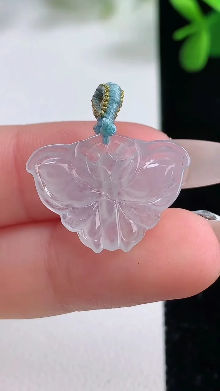 天然A货翡翠蝴蝶吊坠，尺寸15.7-23-3，重量:1.62g
12月19日