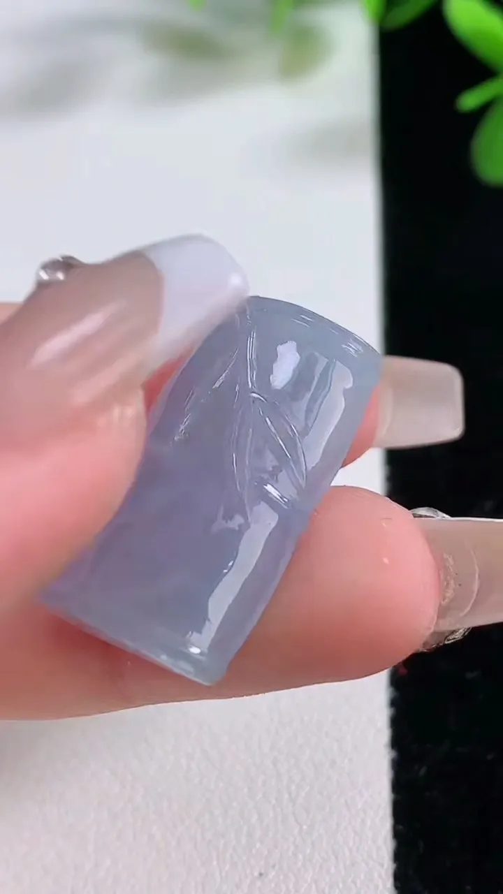 天然A货翡翠紫罗兰节节高升 竹节吊坠，尺寸26-17-6.6，重:6.24g
12月19日